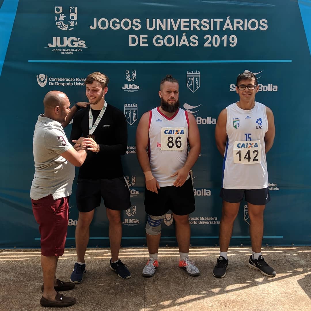 Igor Gabriel (Bisnaga) no momento da entrega da sua medalha de bronze